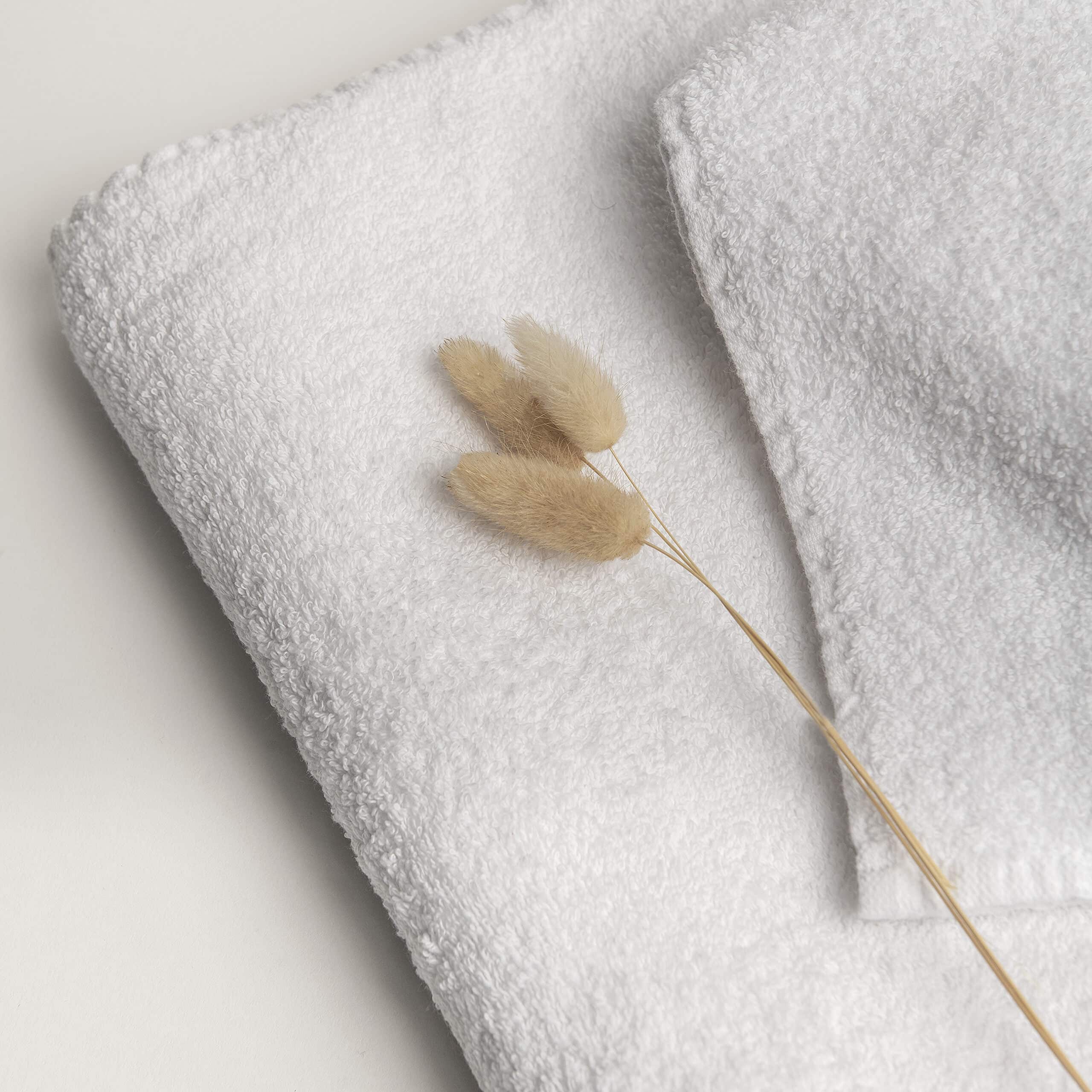 Toallón Blanco Hotel Premium Top Seclar 630gr (90x150cm) 1 Toallón Blanco Hotel Premium Top Seclar 630gr (90x150cm)