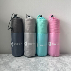 Toallón de microfibra Oryx 70x140cm color liso, liviano y de secado rápido con mochila compacta.